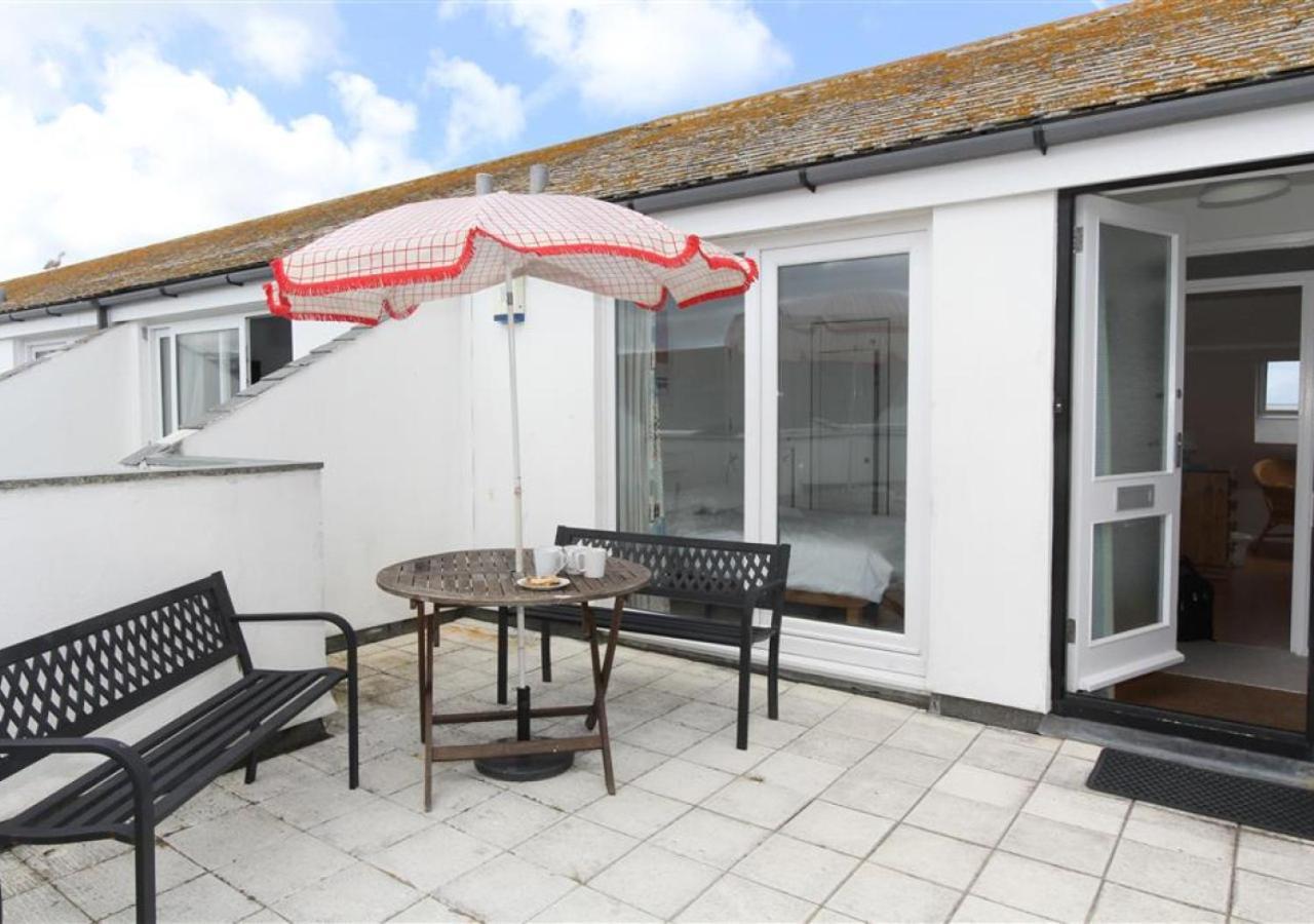 48 St Nicholas Court St Ives  Exterior photo